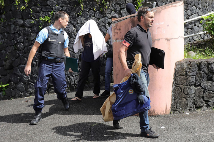 Pria tersebut sebelumnya menembak dua petugas polisi yang ingin meringkusnya. Beruntung kedua polisi tersebut tidak mengalami cedera serius.