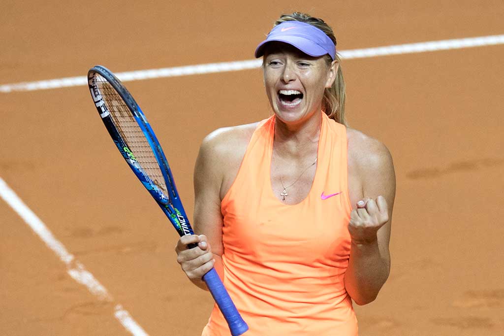 Sharapova melakukan selebrasi usai menang dua set langsung 6-3 dan 6-4 atas Kontaveit.
