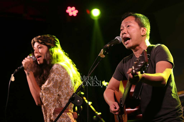 Penyanyi Sandy Sandoro dan penyanyi Asal AS Leana Rachel tampil dalam Eco Music Camp.