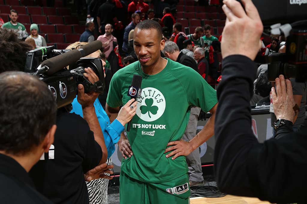 Center Boston Celtics Avery Bradley diwawancarai wartawan usai laga melawan Chicago Bulls di United Center, Chicago, Illinois, Jumat (29/4/2017) WIB.