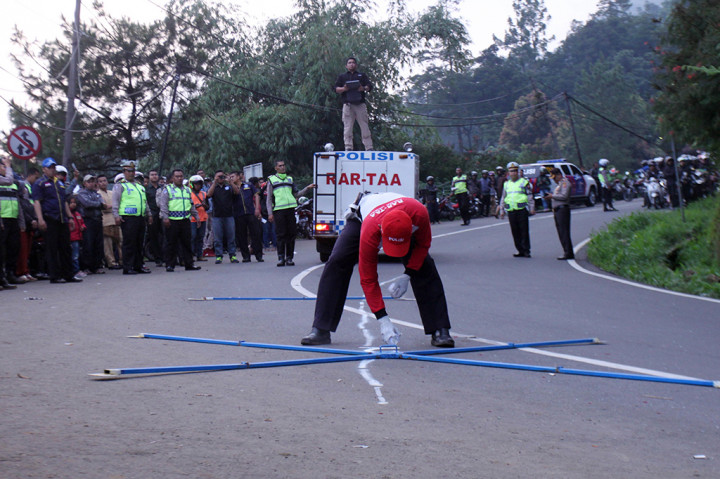 Dirlantas Polda Jabar Olah TKP Kecelakaan di Ciloto