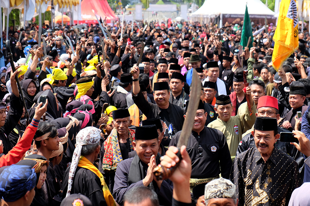 Selain memamerkan golok tersebut, beberapa acara juga digelar seperti silaturahmi pendekar nusantara, pawai pendekar, demo pembuatan senjata, dan pemeran senjata nusantara.