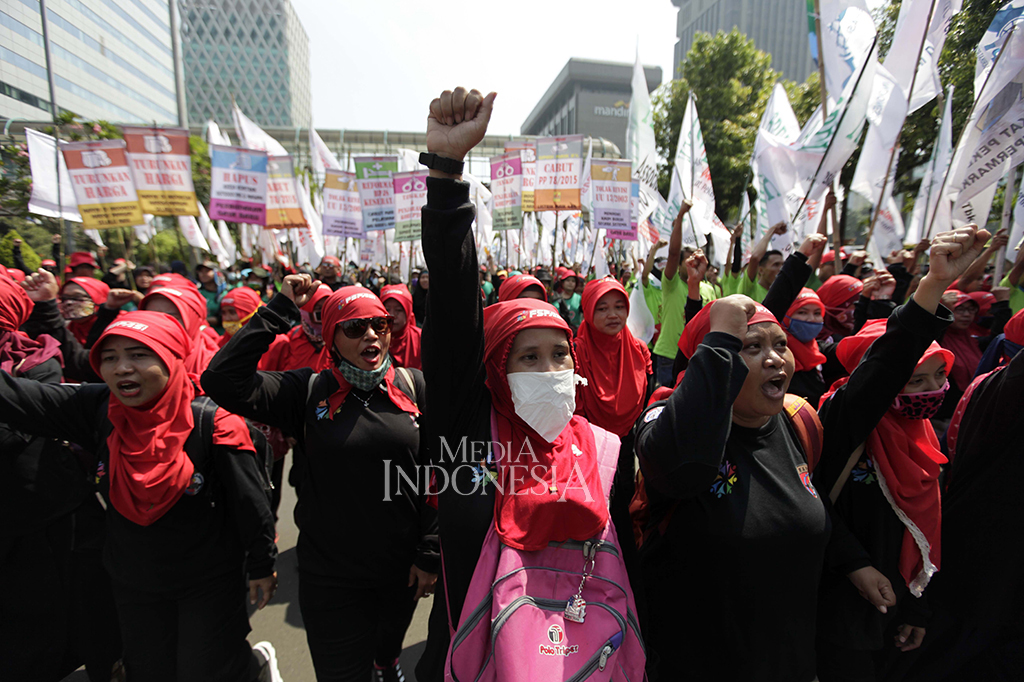 Mereka berasal dari beberapa kelompok seperti Gabungan Serikat Pekerja Manufaktur Independen Indonesia (GSPMII), Federasi Serikat Pekerja Metal Indonesia (FSPMI), dan Konfederasi Serikat Pekerja Indonesia (KSPI). 