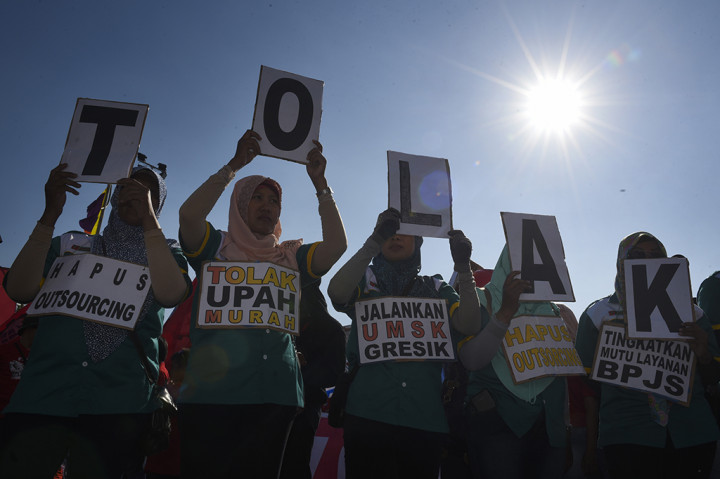 Mereka mengusung 10 tuntutan dalam rangka memperingati Hari Buruh Internasional.