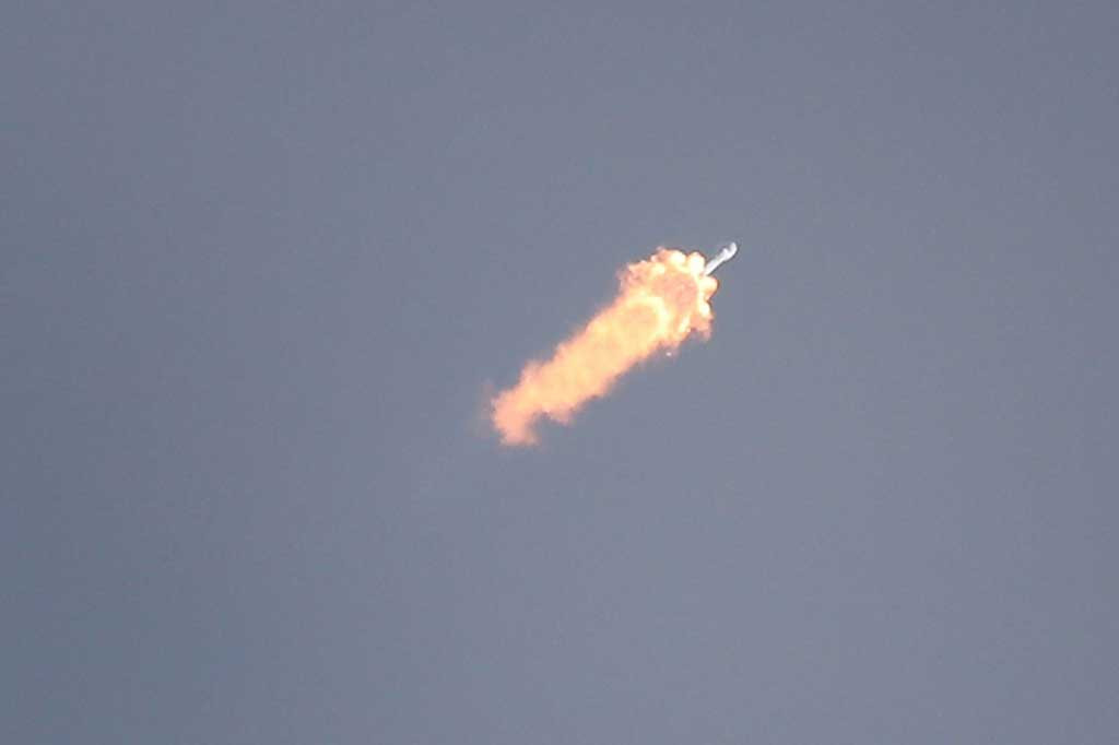 Ini adalah misi pertama SpaceX untuk National Reconnaissance Office, badan di bawah Departemen Pertahanan AS yang mengoperasikan satelit pengintai. 