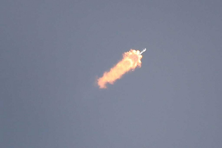 Ini adalah misi pertama SpaceX untuk National Reconnaissance Office, badan di bawah Departemen Pertahanan AS yang mengoperasikan satelit pengintai. 