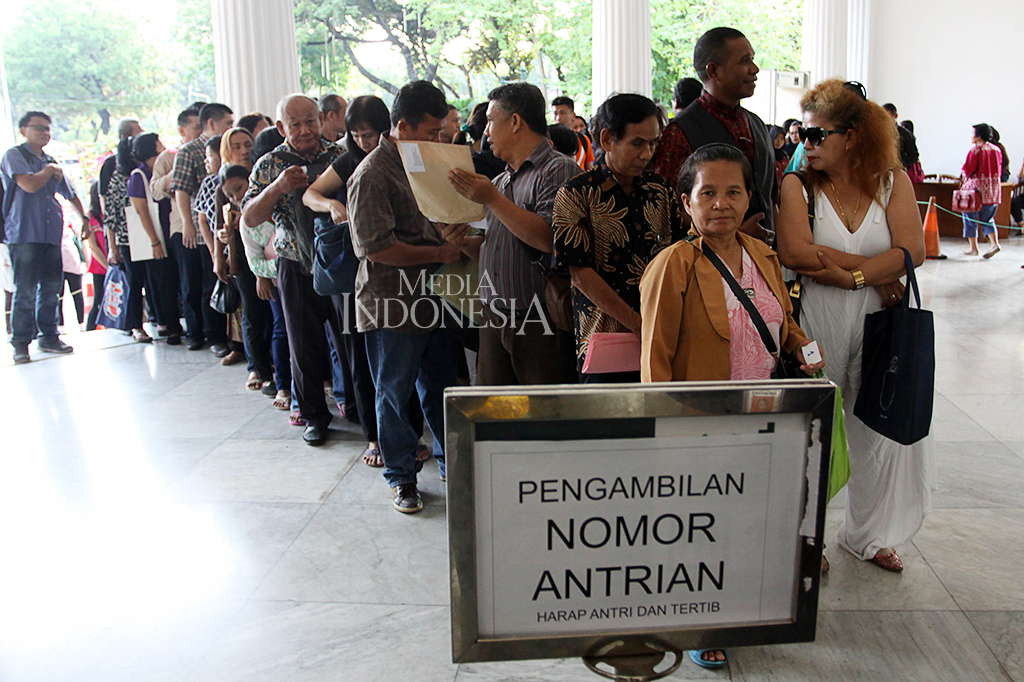 Ahok Layani Warga di Ruang Tamu Balai Kota