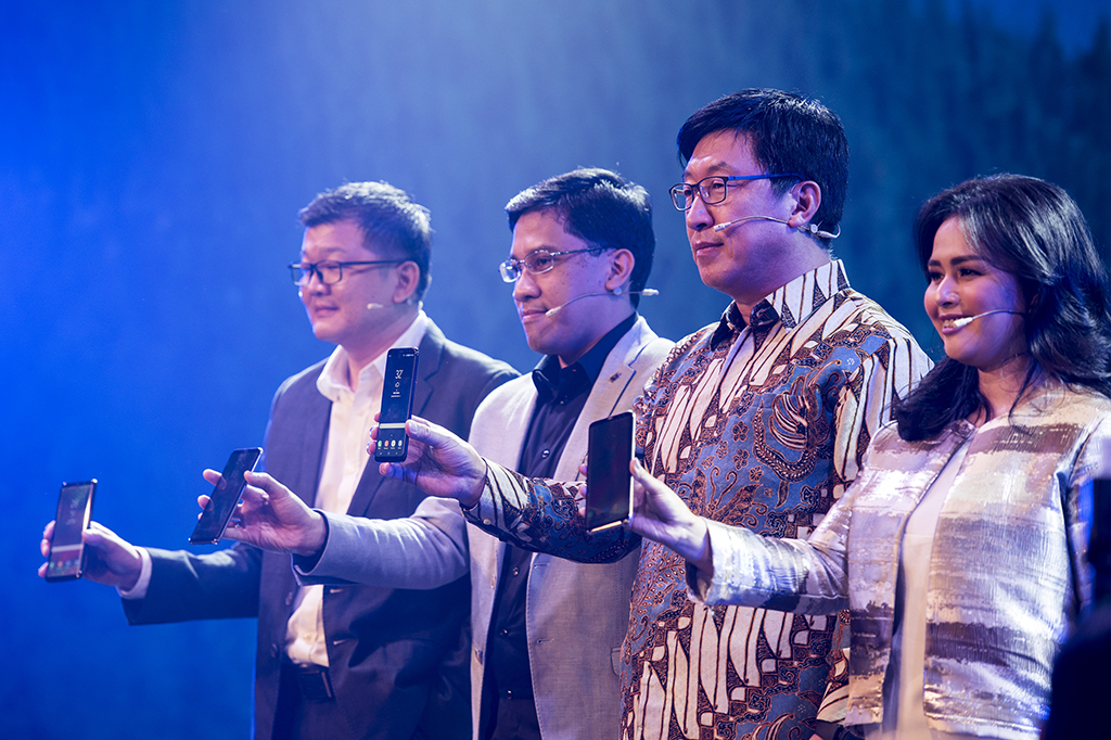 Samsung meluncurkan ponsel terbarunya Samsung Galaxy S8 dan S8 Plus melalui event Unbox Your Phone di Jakarta, Selasa (2/5/2017). Sebelumnya, Samsung telah meluncurkan kedua ponsel flagship itu di New York, Amerika Serikat, pada akhir Maret lalu.