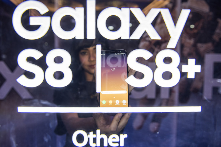 Rencananya Galaxy S8 akan dijual seharga Rp 10,499 juta, sementara Galaxy S8 Plus dibanderol Rp 11,999 juta.