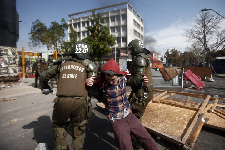 Beberapa orang pengunjuk rasa yang ditangkap.