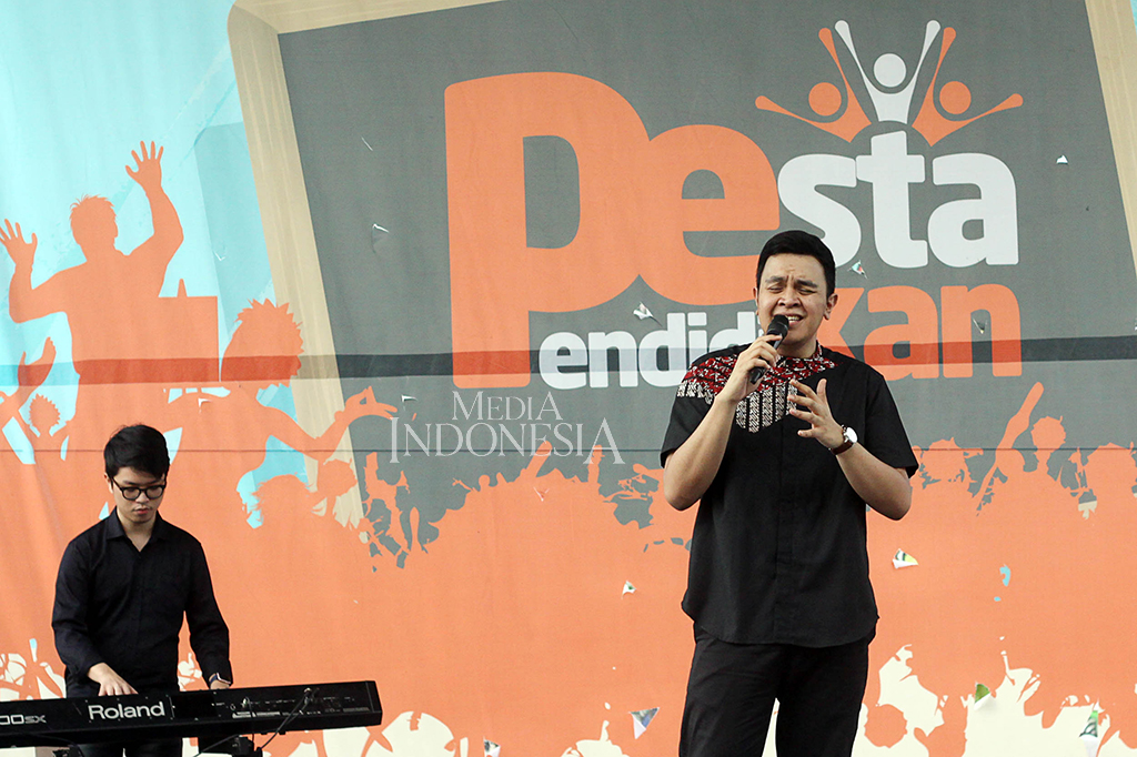 Pesta Pendidikan ini juga diramaikan puluhan artis Ibu Kota. Artis-artis yang hadir antara lain adalah Tulus, Soleh Solihun, Christian Sugiono, Indra Bekti, Endah n Rhesa, Raffi Ahmad-Nagita Slavina, Indi Barenz, dan Glenn Fredly.