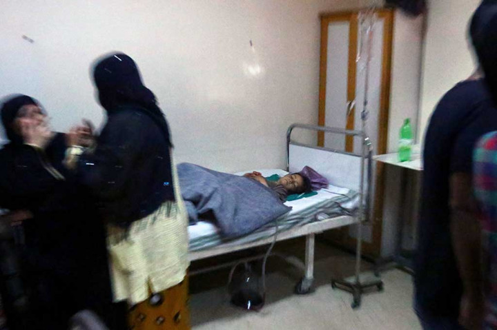 Korban luka-luka mendapat perawatan di sebuah rumah sakit di Hasakeh.