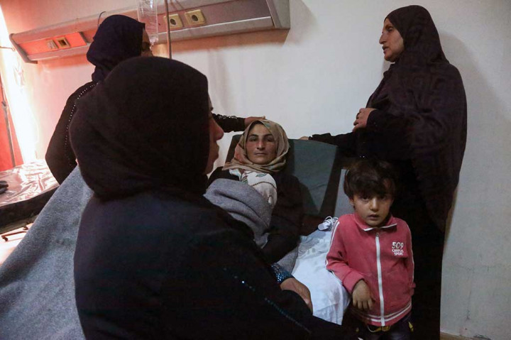 Sedikitnya 53 warga sipil tewas, sementara beberapa lainnya luka-luka akibat serangan tersebut.