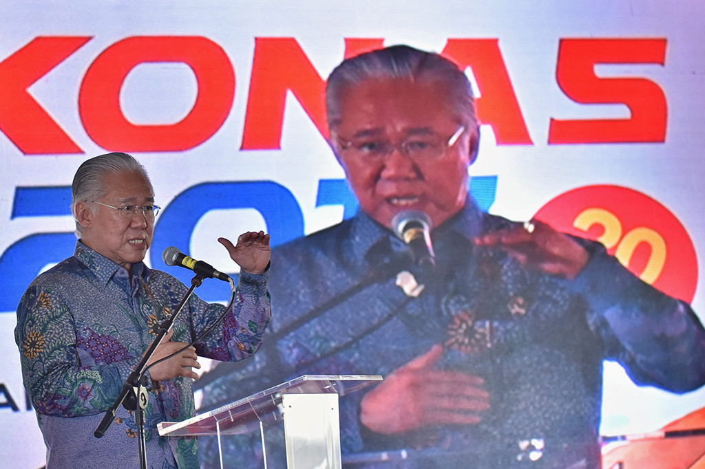 Menteri Perdagangan Enggartiasto Lukita menyampaikan pidato pada puncak peringatan Hari Konsumen Nasional (Harkonas) di Semarang, Jawa Tengah. Mendag menyatakan tujuan Hakornas adalah untuk meningkatkan kesadaran konsumen akan hak dan kewajibannya serta menyatukan langkah pemerintah dalam perlindungan konsumen.