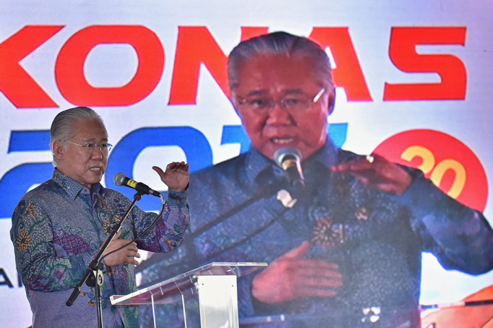 Menteri Perdagangan Enggartiasto Lukita menyampaikan pidato pada puncak peringatan Hari Konsumen Nasional (Harkonas) di Semarang, Jawa Tengah. Mendag menyatakan tujuan Hakornas adalah untuk meningkatkan kesadaran konsumen akan hak dan kewajibannya serta menyatukan langkah pemerintah dalam perlindungan konsumen.