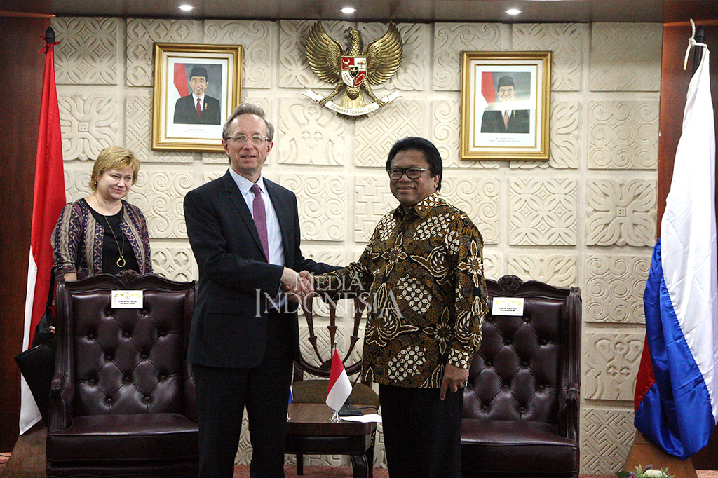 Menurut Mikhail, Indonesia sebagai negara berkembang pasti membutuhkan energi besar dalam proses pembangunan. Ia melihat belum ada pembangkit listrik tenaga nuklir yang dibangun di Indonesia.