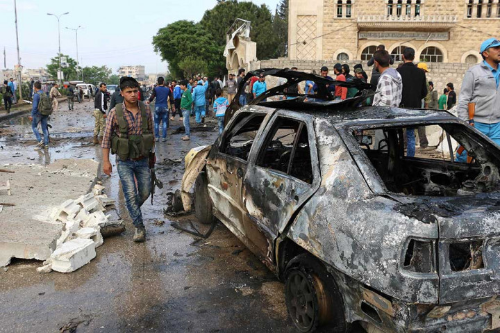 Sedikitnya lima orang tewas akibat kejadian tersebut. Korban tewas adalah empat warga sipil dan seorang petugas polisi.
