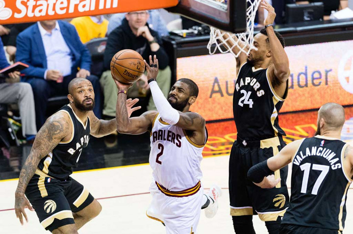 Kyrie Irving menambah 22 poin dan 11 assist untuk Cleveland.