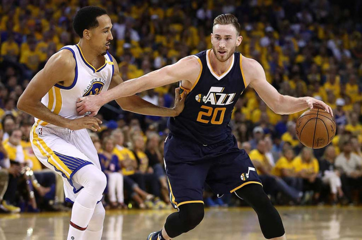 Gordon Hayward menjadi penyumbang poin terbanyak untuk Jazz dengan 33 poin, lima rebound, dan empat assist.