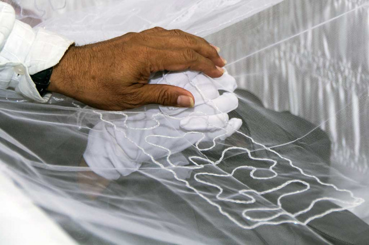 Bartje Van Houten yang merupakan gitaris sekaligus pentolan grup musik legendaris D'Lloyd yang eksis sejak 1970-an itu meninggal dalam usia 67 tahun.