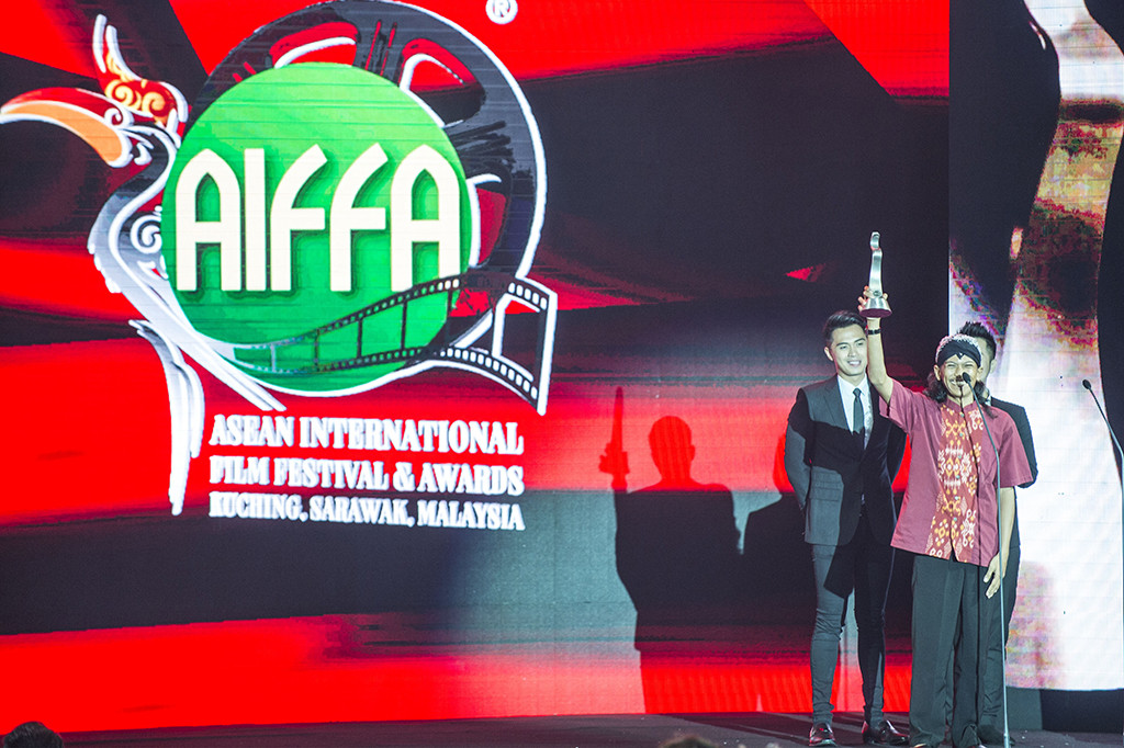 Setelah mendapatkan apresiasi Film Terbaik di Salamindanaw Film Festival di Filipina (2016), kali ini film Ziarah meraih penghargaan di ASEAN International Film Festival and Awards (AIFFA) 2017 di Kuching, Serawak, Malaysia, Sabtu (6/5) malam.