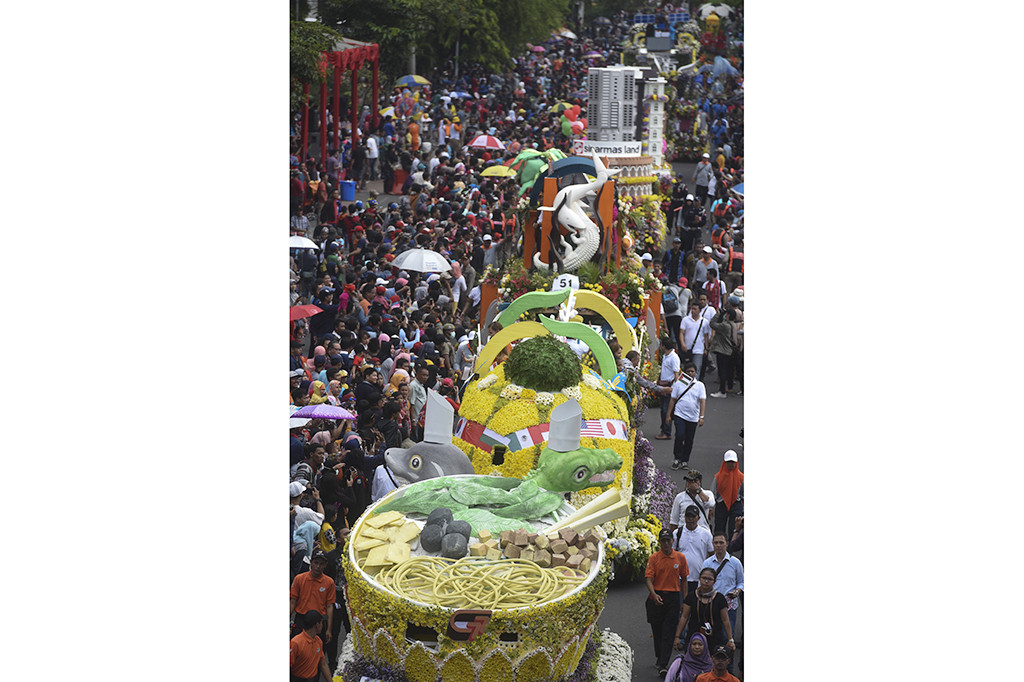 Kemeriahan Parade Budaya dan Bunga di Surabaya