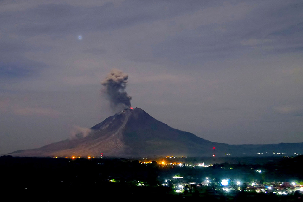 Pada hari ini, erupsi pertama terjadi pada pukul 00.14 WIB dengan ketinggian kolom abu vulkanik hingga 2.300 meter. Kemudian, pada pukul 08.19 WIB dengan ketinggian kolom 2.100 meter dan pukul 08.41 WIB setinggi 2.000 meter. Erupsi selanjutnya terjadi pada pukul 10.29 WIB dengan ketinggian kolom abu vulkanik hingga 2.300 meter.