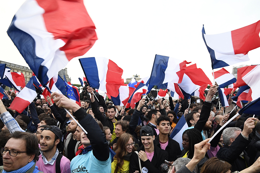 Kemenangan Macron menandai ketiga kalinya dalam rentang waktu sekitar enam bulan di Eropa dimana pemilih tak mau negaranya dipimpin populis sayap kanan.