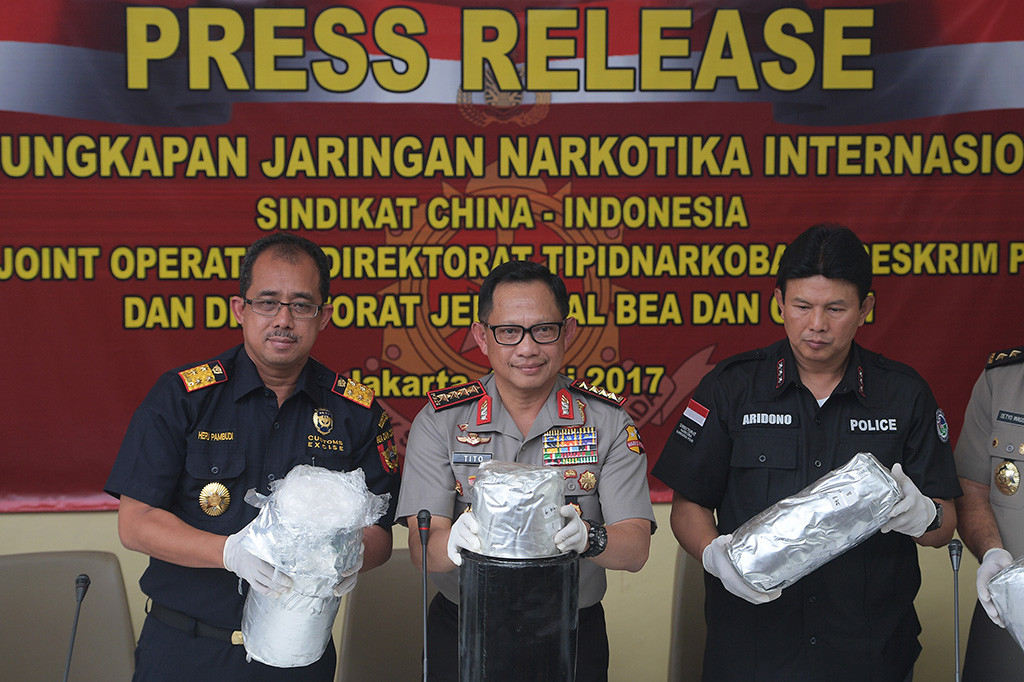 Bea Cukai dan Bareskrim Polri berhasil mengamankan 84 Kg sabu yang disembunyikan dalam 14 unit buffer atau damper besi yang dikirim dari Tiongkok ke Indonesia melalui jalur laut, Senin (8/5/2017).