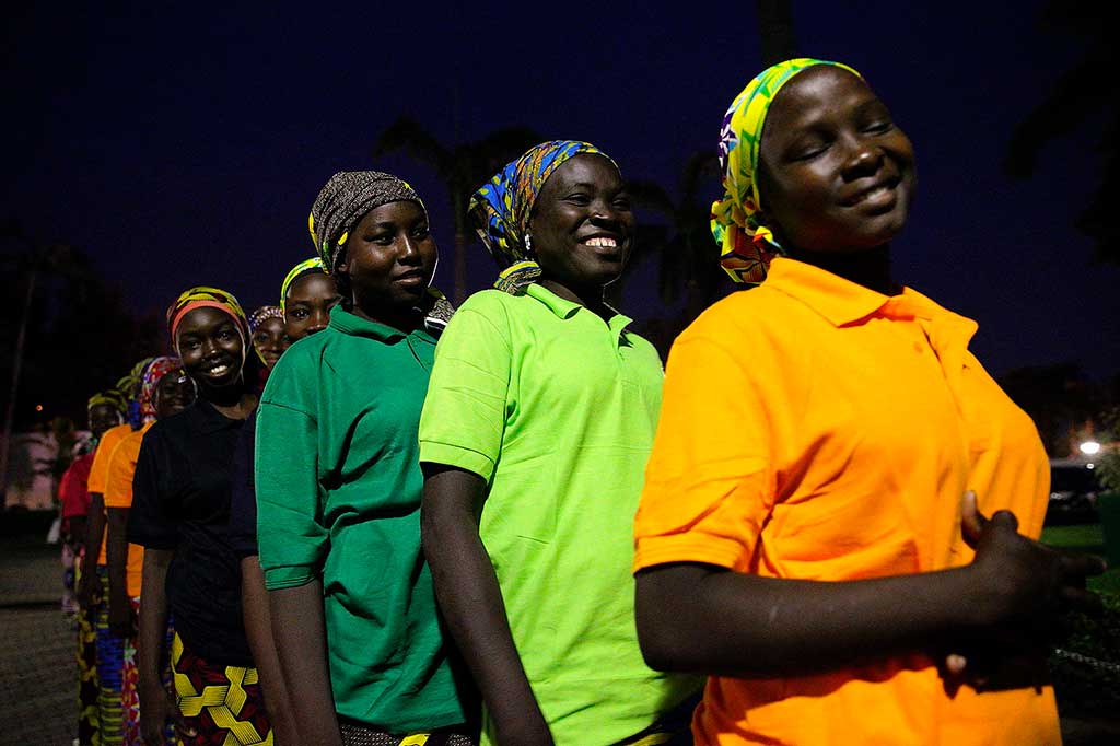 Mereka dibebaskan pada Sabtu (6/5/2017) setelah kesepakatan pertukaran tahanan para tersangka anggota Boko Haram yang ditahan pemerintah.