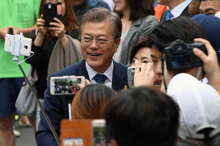 Dalam jajak pendapat dari Gallup Korea menunjukkan bahwa capres dari Partai Demokrat Liberal Moon Jaei-In unggul dibanding kandidat lainnya. Moon mendapat dukungan 38% suara.