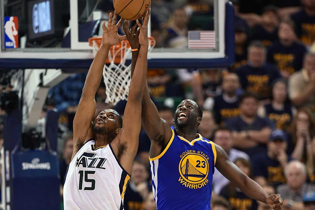 Dan Draymond Green mengemas triple-double dengan 17 poin, 10 rebound, dan 11 assist.
