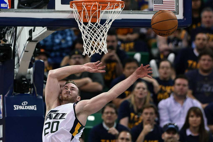 Sementara Gordon Hayward jadi bintang Jazz dengan mengemas 25 poin, 5 rebound, dan 3 assist. 