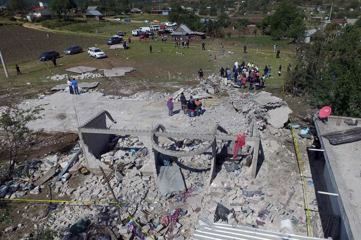 Menurut pemerintah Puebla, kejadian disebabkan setelah sebuah kembang api yang disulut oleh seseorang di luar (rumah itu) jatuh di atas tumpukan kembang api hingga menimbulkan ledakan yang menghancurkan rumah tersebut.