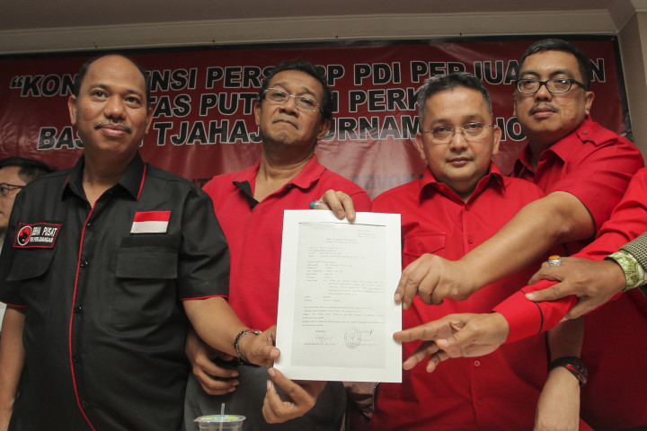 Ketua Bidang Hukum, HAM, dan Perundang-undangan DPP PDI Perjuangan, Trimedya Panjaitan menegaskan partai pendukung Gubernur DKI Jakarta Basuki Tjahaja Purnama (Ahok) tetap solid dan mengawal kasus Ahok.