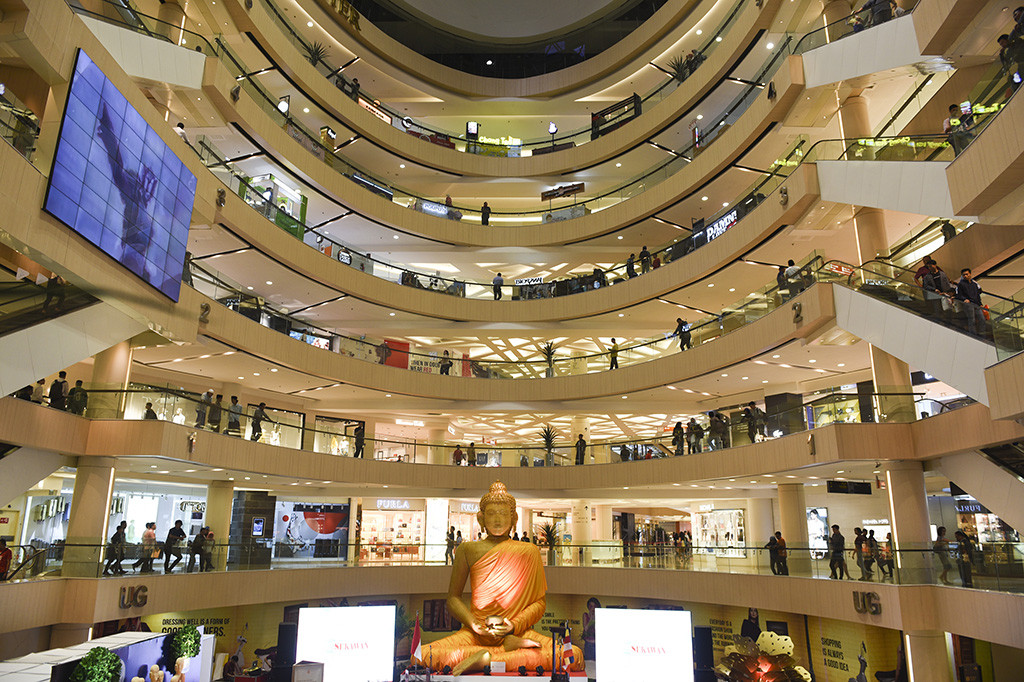 Suasana pembukaan Vesak Festival 2017 di Tunjungan Plaza, Surabaya, Jawa Timur, Rabu (10/5/2017).
