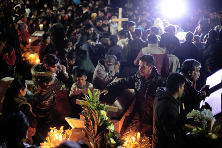 Sekitar 22 orang lainnya, termasuk tiga anak-anak, mengalami luka-luka akibat ledakan ini.