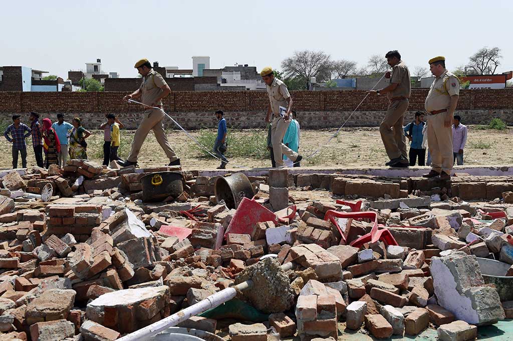 Tembok tersebut ambruk pada Rabu (10/5/2017) larut malam di Kabupaten Bharatpur, sekitar 186 kilometer di sebelah timur Jaipur, Ibu Kota Rajasthan.