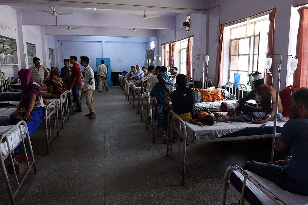 Sedikitnya 24 orang tewas sementara 28 lainnya luka-luka akibat kejadian tersebut. Semua korban cedera telah dibawa ke rumah sakit dan semua jenazah telah disimpan di kamar mayat.