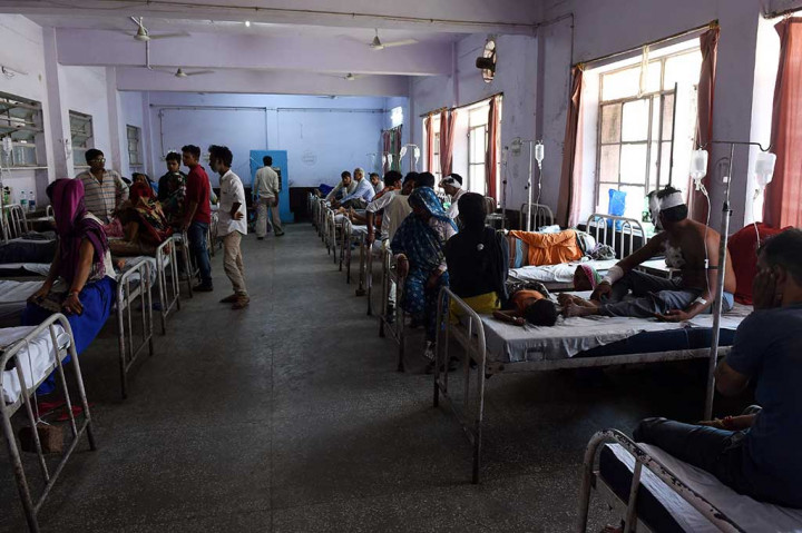 Sedikitnya 24 orang tewas sementara 28 lainnya luka-luka akibat kejadian tersebut. Semua korban cedera telah dibawa ke rumah sakit dan semua jenazah telah disimpan di kamar mayat.