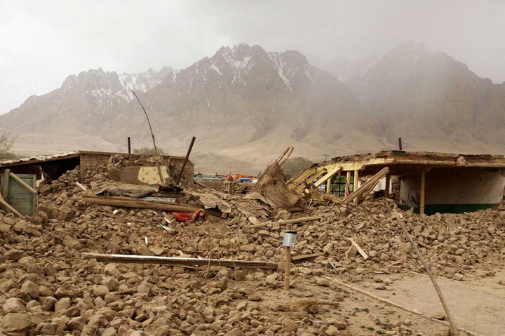 Gempa menewaskan delapan orang dan melukai 23 lainnya serta mengakibatkan ratusan rumah hancur.