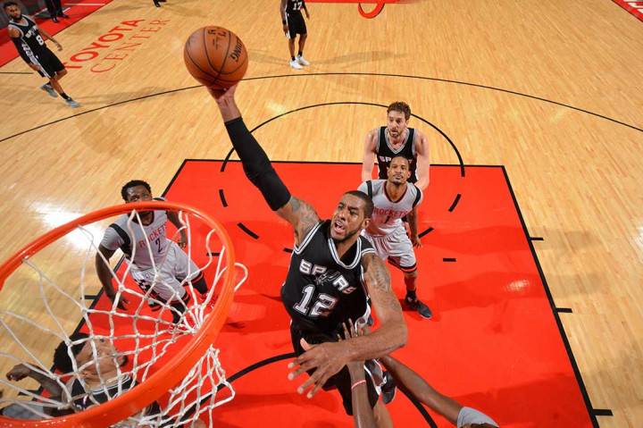 LaMarcus Aldridge menjadi bintang Spurs dengan mencatat 'double-double dengan 34 angka dan 12 rebound.