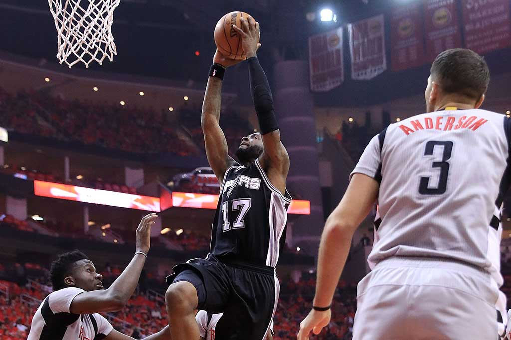 Jonathon Simmons yang mengisi Kahwi Leonard menambah 18 angka, sementara Patty Mills mencetak 14 angka dan tujuh assist. 