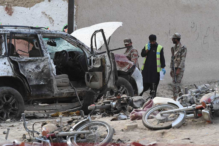 Abdul Ghafoor Haideri, wakil ketua Senat Pakistan atau Majelis Tinggi DPR, mengalami luka ringan akibat kejadian tersebut.