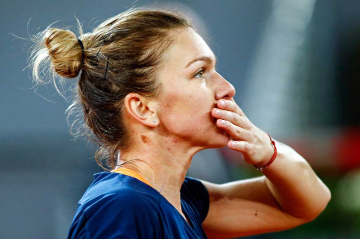 Halep melakukan selebrasi usai melaju ke final untuk ketiga kalinya dalam empat tahun terakhir.
