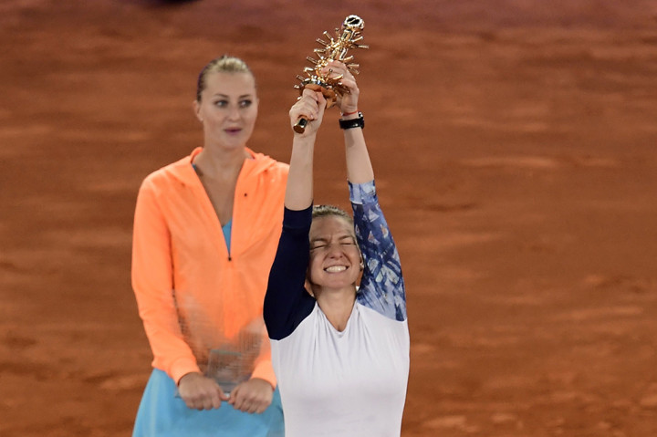 Simona Halep menjuarai Madrid Terbuka untuk tahun kedua secara beruntun setelah mengatasi perlawanan dari Kristina Mladenovic, asal Prancis.