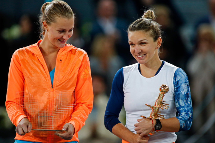 Halep dan Mladenovic harus bertarung sepanjang tiga set pada pertandingan final, Sabtu (13/5/2017). 