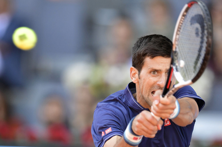 Petenis Spanyol tersebut berulang kali mematahkan pukulan Djokovic. Nadal bahkan hanya memberikan Djokovic dua game di set tersebut. 