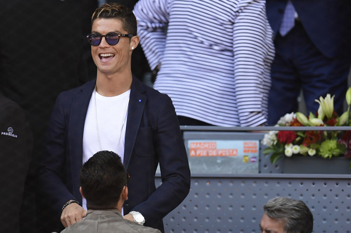 Pertandingan yang berlangsung di lapangan tanah liat tersebut disaksikan megabintang sekaligus ikon sepakbola Kota Madrid, Cristiano Ronaldo.