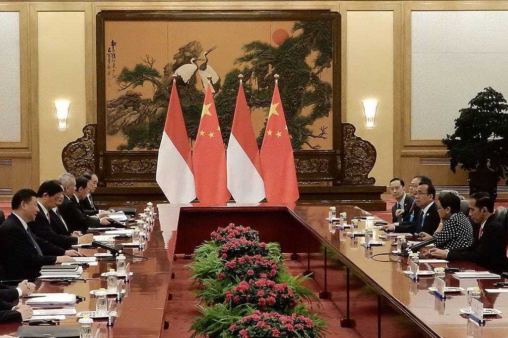 Presiden Tiongkok Xi Jinping bertemu dengan Presiden Indonesia Joko Widodo dalam acara KTT One Belt One Road di Gedung Great Hall of the People, Beijing, untuk Kerja Sama Internasional.